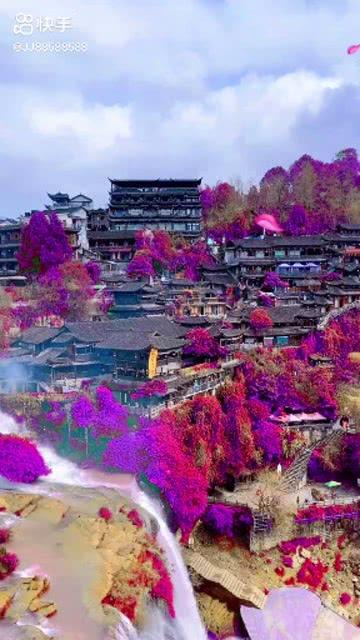深夜灯火阑珊,电影《以年为单位的恋爱》真实了反映了当代年轻人的哪些感情问题?等你来解答