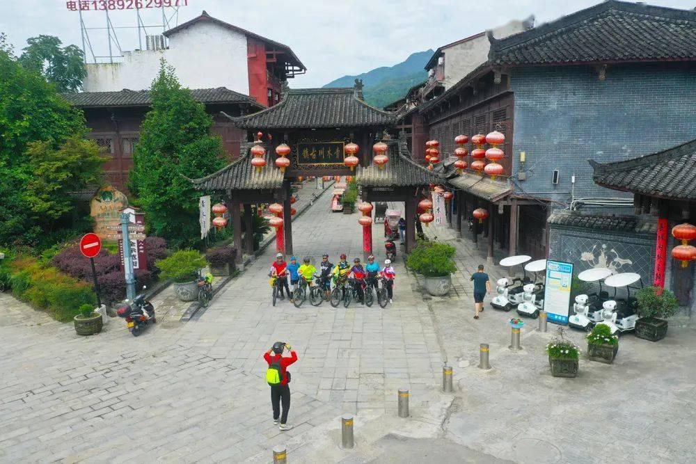 七年过去,冯小刚亲选的“芳华六美”差距大,资源境遇天壤之别